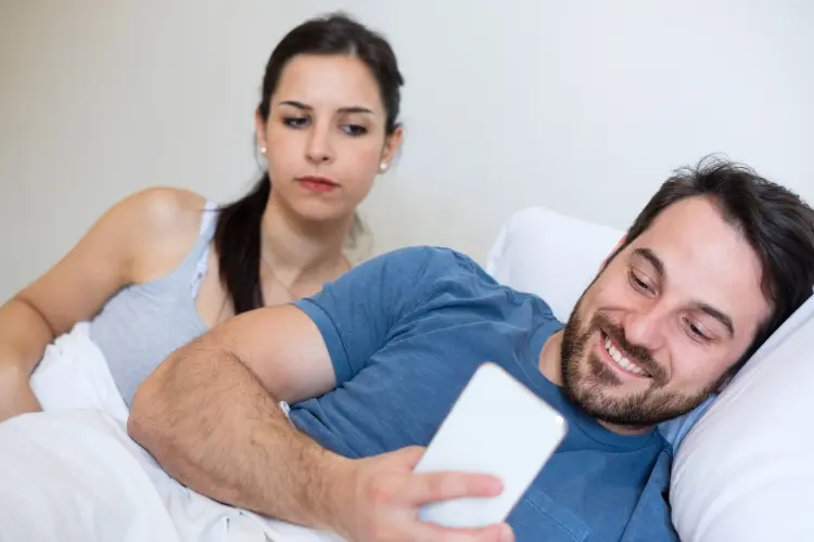 Top Solutions to Read My Boyfriend's Text Messages Without His Knowing